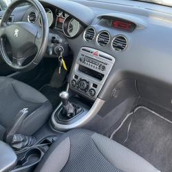 Peugeot 308 Phase 1 PREMIUM 1.6 HDI 90CH BVM5 5P La Blouti&egrave;re