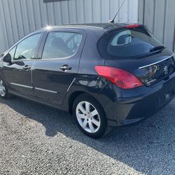 Peugeot 308 Phase 1 PREMIUM 1.6 HDI 90CH BVM5 5P La Blouti&egrave;re