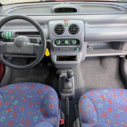 Renault Twingo 1 1.2I 55CH BVM5 La Blouti&egrave;re