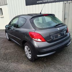 Peugeot 207 + 1.4 HDI 68CH 3P BVM5 La Blouti&egrave;re