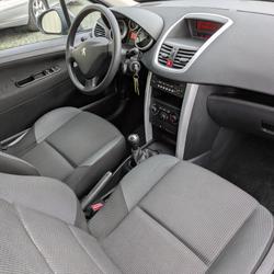 Peugeot 207 + 1.4 HDI 68CH 3P BVM5 La Blouti&egrave;re