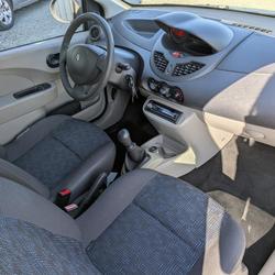 Renault Twingo 2 II 1.2I 75CH 3P BVM5 La Blouti&egrave;re
