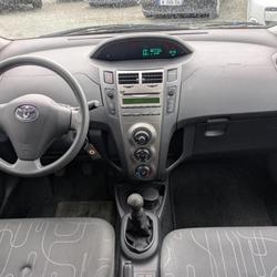 Toyota Yaris 1.0 VVT-i 69CH 5P BVM5 La Blouti&egrave;re