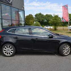 Volvo V40 D3 150CH START&STOP MOMENTUM GEARTRONIC Laval