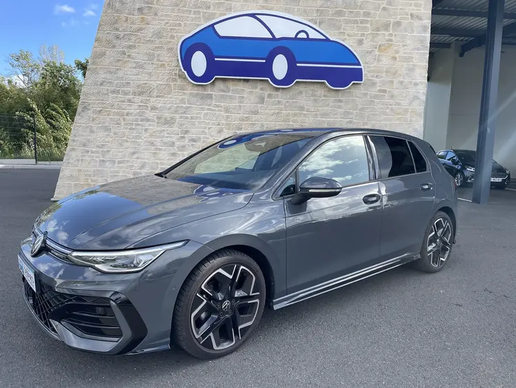 Volkswagen Golf 8  - 32 980 €