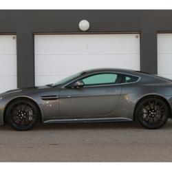 Aston Martin Vantage FRANCAISE | SUIVI | CARBONE | HAMMERHEAD SILVER | HOUSSE | CHARGEUR Sainte-Croix-en-Plaine