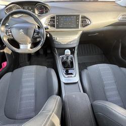 Peugeot 308 II Phase 2 1.5 BlueHDi - 130 - CAM - ATTELAGE - REGULATEUR - TOIT PANO Pontarlier