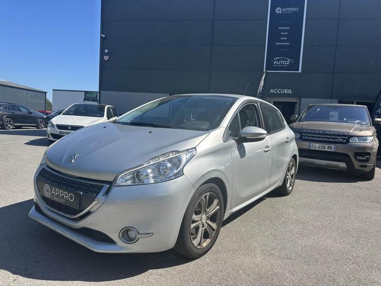 Peugeot 208  - 4 990 €