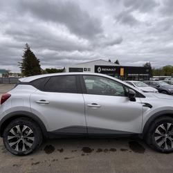 Renault Captur E-Tech engineered full hybrid 145 Ambri&egrave;res-les-Vall&eacute;es