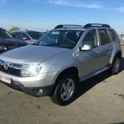 Dacia Duster 1.5 DCI 110CH LAUREATE 4X2 / ATTELAGE occasion - Angers - photo 2/9