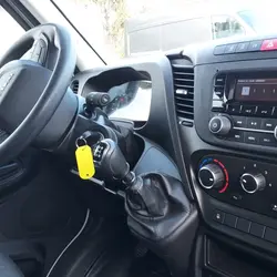 Iveco Daily 35C16H 3.0 CAISSE +HAYON 750KG Clermont