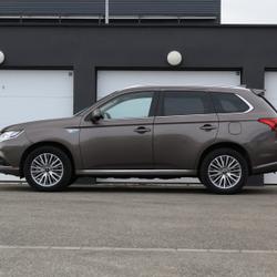 Mitsubishi Outlander Plug-in BASIS 2.4 4WD Sainte-Croix-en-Plaine