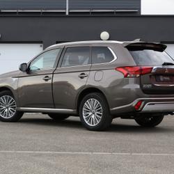 Mitsubishi Outlander Plug-in BASIS 2.4 4WD Sainte-Croix-en-Plaine