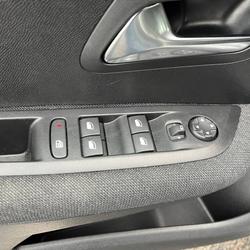 Peugeot e-208 208 Hybrid 100 e-DCS6 - Style Ch&acirc;teaubernard