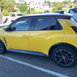 Renault R5 E-Tech Renault 5 E-Tech Electrique 150 ch autonomie confort Iconic cinq Concarneau