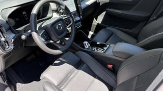 Volvo XC40  - photo 1
