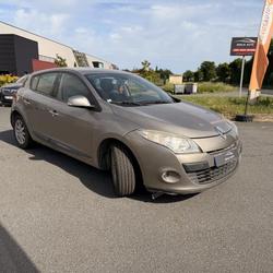 Renault Megane 3 M&eacute;gane 1.5 dCi FAP - 110  III BERLINE Carminat TomTom PHASE 1 Plestan