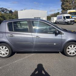 Renault Clio 3 III - 1.5 dCi - 70ch Dynamique - GARANTIE 6 MOIS occasion - Idron - photo 3/22