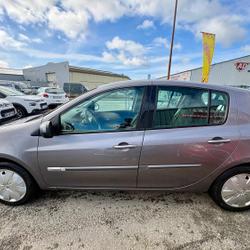 Renault Clio 3 EXPRESSION CLIM 1.5DCI 90 B&eacute;d&eacute;e