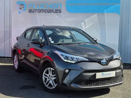 Toyota C-HR - 122H DYNAMIC BUSINESS 2WD E-CVT + PROGRAMME BEYOND ZERO ACADEMY MY20 - 21 990 €