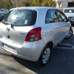 Toyota Yaris 90 D-4D LES BLEUS 3P Mont&eacute;vrain