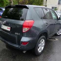 Toyota RAV4 136 D-4D LIFE Mont&eacute;vrain