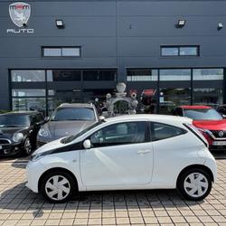 Toyota Aygo 1.0 VVTI X-PLAY Nouvoitou