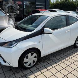 Toyota Aygo 1.0 VVTI X-PLAY Nouvoitou