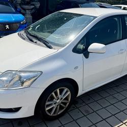 Toyota Auris 132 VVTI DYNAMIC MMT Nouvoitou