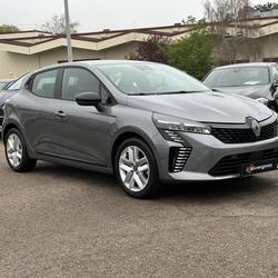 Renault Clio 5 V (2) 1.6 E-TECH FULL HYBRID 145 EVOLUTION Chambourcy