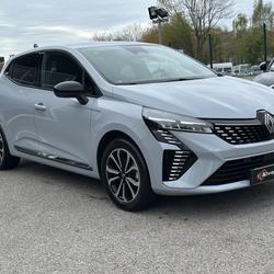 Renault Clio 5 V (2) 1.6 E-TECH FULL HYBRID 145 TECHNO Chambourcy