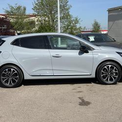 Renault Clio 5 V (2) 1.6 E-TECH FULL HYBRID 145 TECHNO Chambourcy