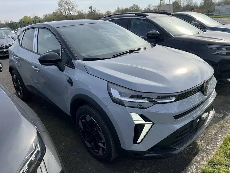 Renault Captur  - 27 975 €