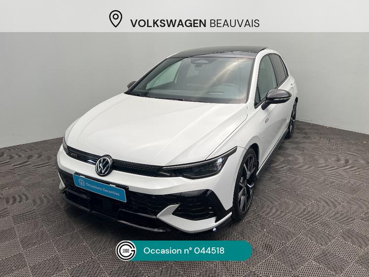 Volkswagen Golf 8  - 63 990 €