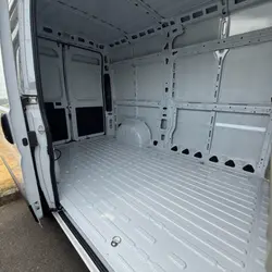 Peugeot Boxer L2H2 3.5 140CH S&S Saint-L&eacute;ger-de-Lini&egrave;res