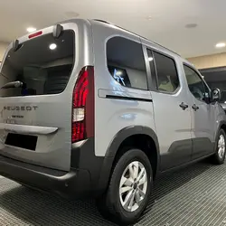 Peugeot Rifter TAILLE M - 1.5 BLUEHDI 130 EAT8 ALLURE N1 - 5 PL - SANS MALUS Montaigu-Vend&eacute;e