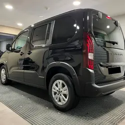 Peugeot Rifter TAILLE M - 1.5 BLUEHDI 130 EAT8 ALLURE N1 - 5 PL - SANS MALUS Montaigu-Vend&eacute;e