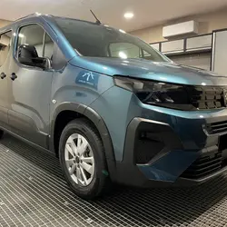 Peugeot Rifter TAILLE M - 1.5 BLUEHDI 130 EAT8 ALLURE N1 - 5 PL - SANS MALUS Montaigu-Vend&eacute;e