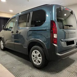 Peugeot Rifter TAILLE M - 1.5 BLUEHDI 130 EAT8 ALLURE N1 - 5 PL - SANS MALUS Montaigu-Vend&eacute;e