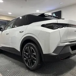 Peugeot 3008 1.2 HYBRID 145 GT E-DCS6 - TOIT PANO+FOCAL+PACK HIVER Montaigu-Vend&eacute;e