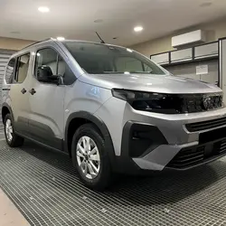 Peugeot Rifter TAILLE M - 1.5 BLUEHDI 130 S&S ALLURE N1 - 5 PL - SANS MALUS Montaigu-Vend&eacute;e