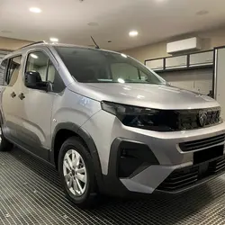 Peugeot Rifter TAILLE M - 1.5 BLUEHDI 130 EAT8 ALLURE N1 - 5 PL - SANS MALUS Montaigu-Vend&eacute;e