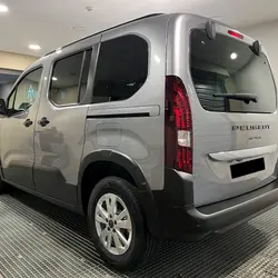 Peugeot Rifter TAILLE M - 1.5 BLUEHDI 130 EAT8 ALLURE N1 - 5 PL - SANS MALUS Montaigu-Vend&eacute;e