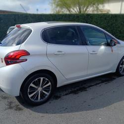 Peugeot 208 1.6 BlueHDi 100 Roland Garros Cand&eacute;
