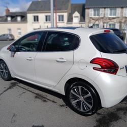 Peugeot 208 1.6 BlueHDi 100 Roland Garros Cand&eacute;