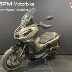 Honda X-ADV 350 Theix-Noyalo