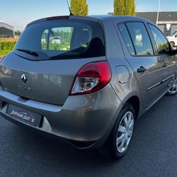 Renault Clio 3 1.2 16V 75CH AUTHENTIQUE 5P D&eacute;mouville