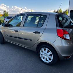Renault Clio 3 1.2 16V 75CH AUTHENTIQUE 5P D&eacute;mouville