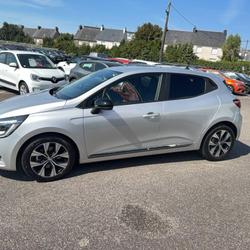Renault Clio 5 Clio E-Tech full hybrid 145 Evolution Carhaix-Plouguer