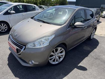 Peugeot 208 - 1.6 e-HDi FAP - 115  BERLINE Feline PHASE 1 - 6 490 €